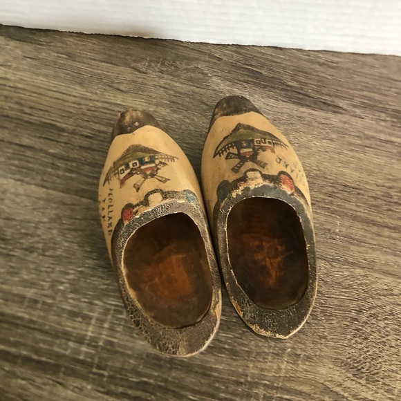 Vtg 1945 Hand Crafted Pair of Wooden Clogs - Picture 9 of 14
